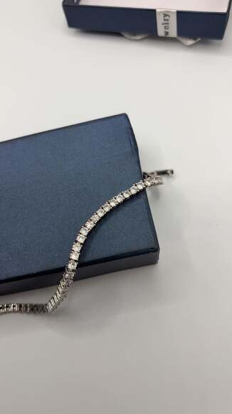 Sparkling Vintage Crystal Bracelet - Picture 2 of 3